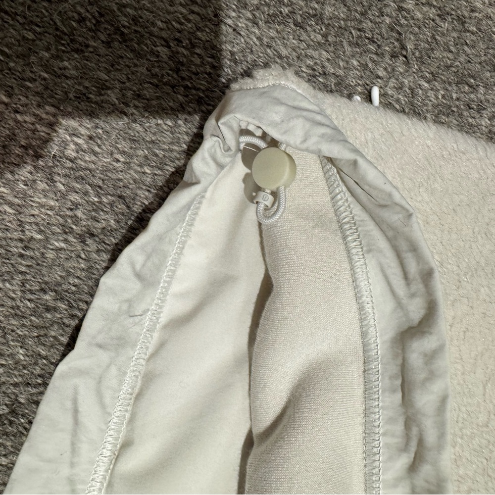 lululemon athletica Cream Vest - Picture 6 of 8